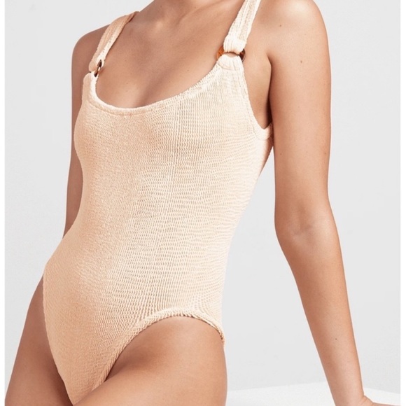 ワンピース水着 Hunza G FW25 'Domino' one-piece swimsuit (DOMINOSWIM BLUSH) Domino One Piece - Blush | VIDA MOULIN